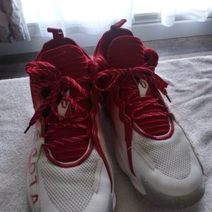 Dame 7's white and red